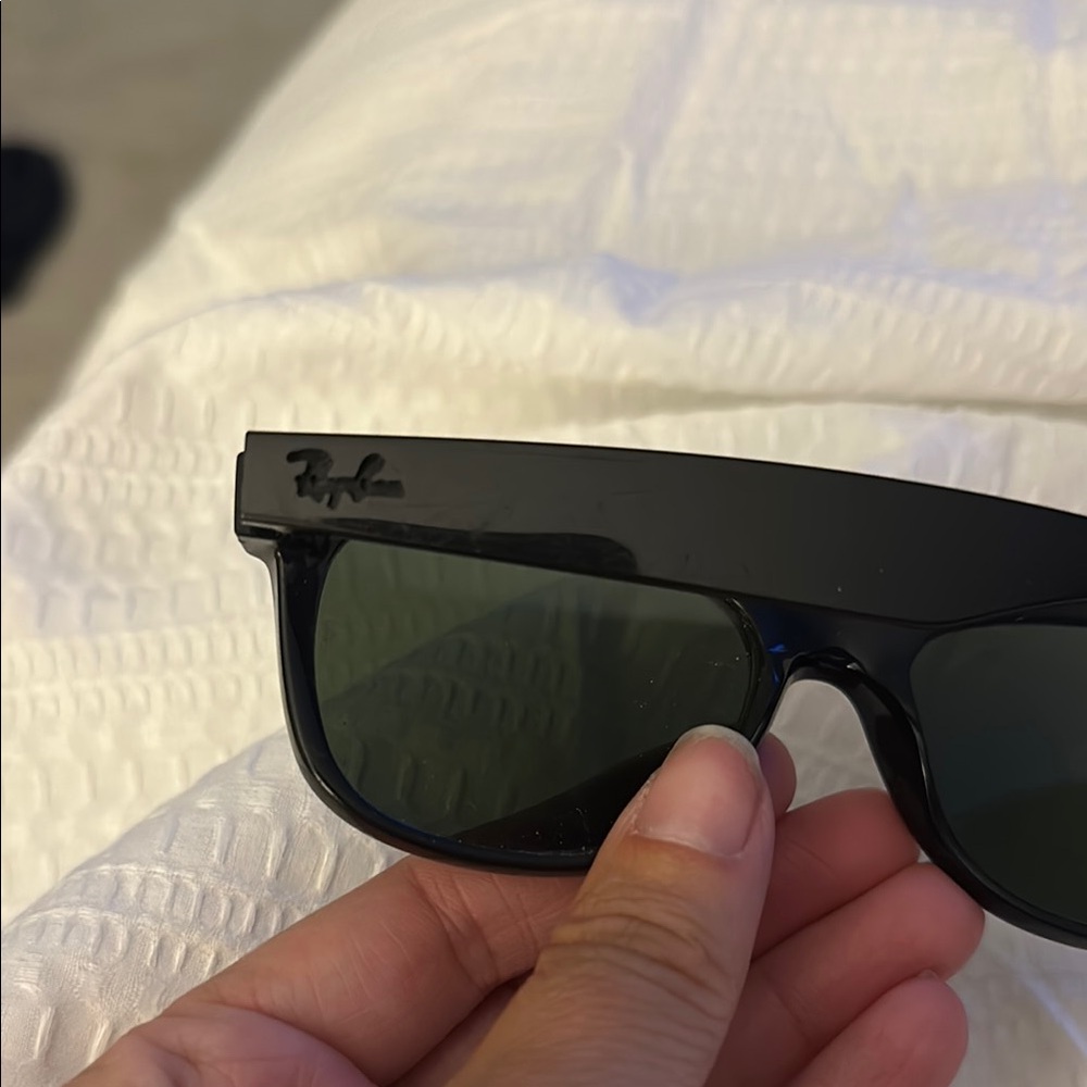 Ray-Ban Classic Black Shades - Picture 2 of 4